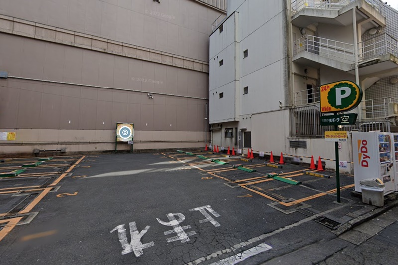 メンズライフクリニック新宿　駐車場